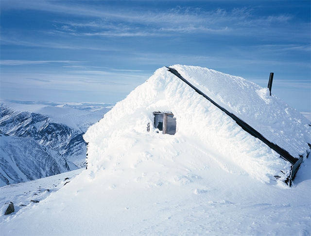 hus i snø